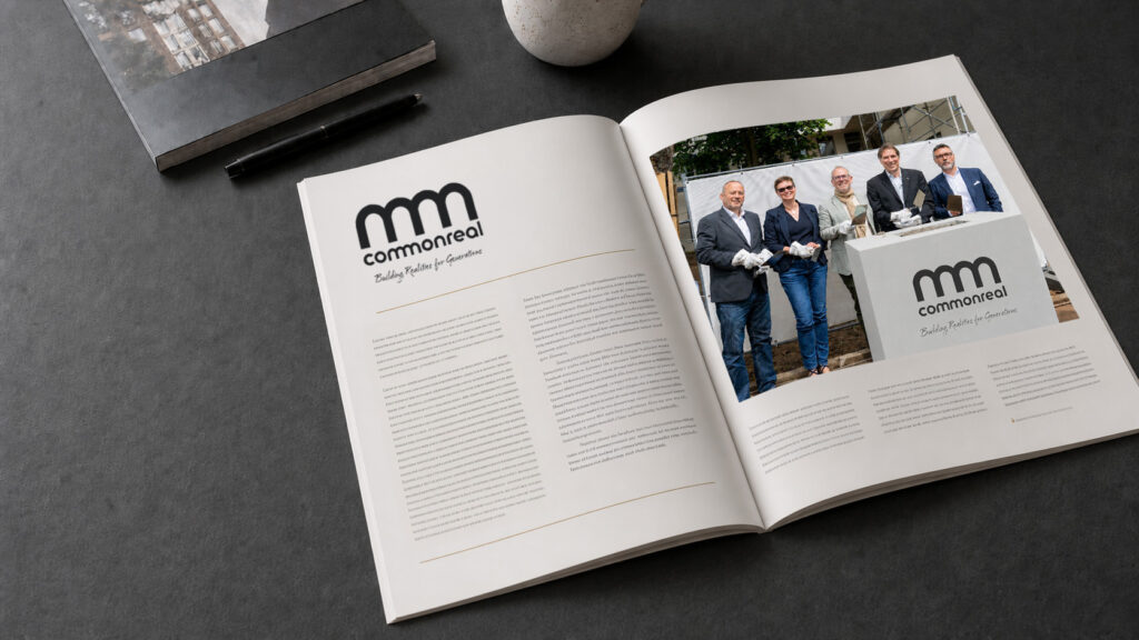 commonreal Journal, aufgeschlagene Doppelseite